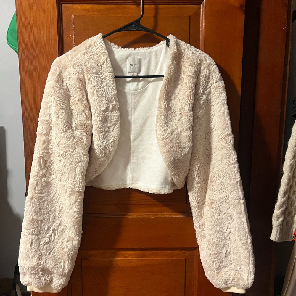 Faux fur cream shrug